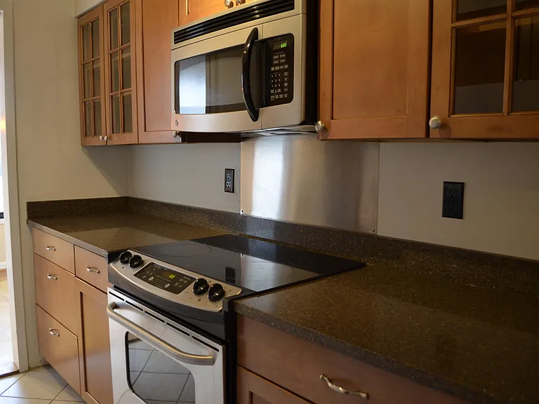2501 Calvert St NW — Photo 7