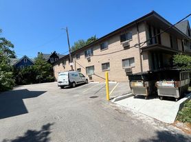 1851 N Oakland Ave (18 Unit)