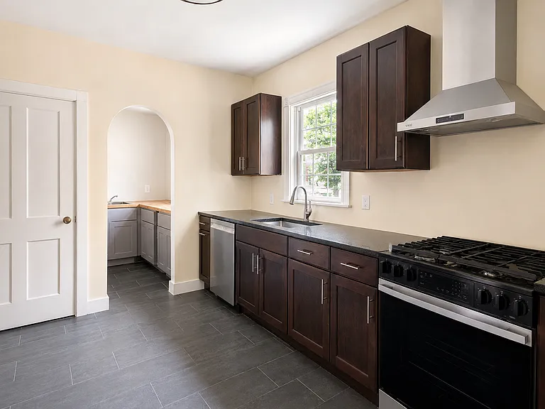 53 Willow Ave #1 — Photo 15