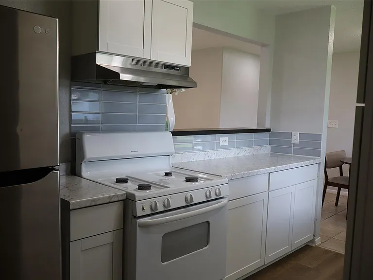 302 Delta St — Photo 9