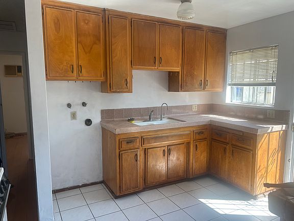 2nd image of 2732 Delta Ave