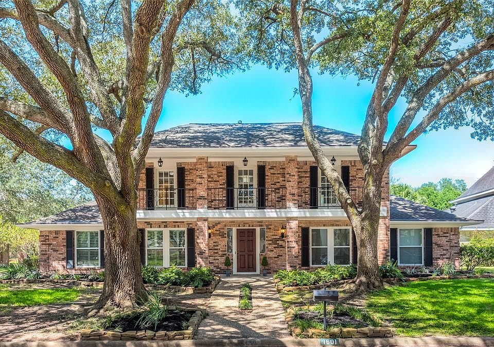 1st image of 1601 Country Club Blvd