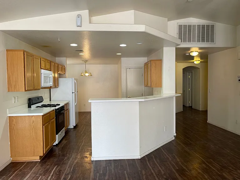 5002 Drifting Pebble St — Photo 4