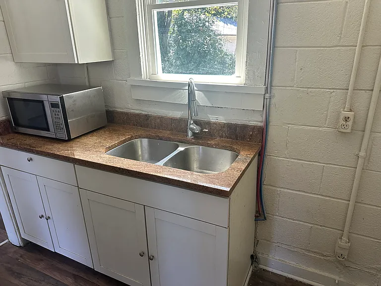 504 Arey Ave #C — Photo 2