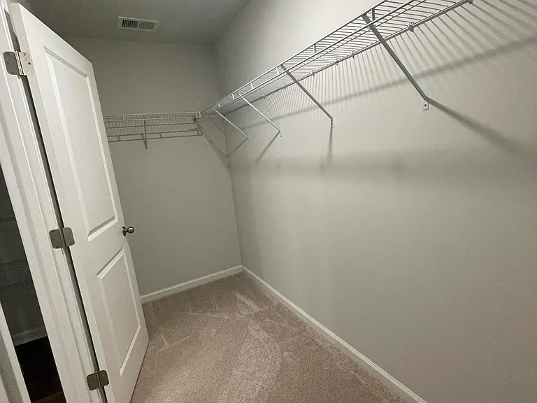 135 E Sunrise Ln — Photo 16