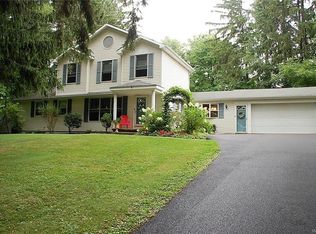 4 Saville Dr, Orchard Park, NY 14127