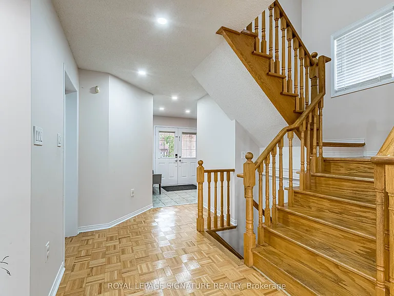 35 Whitehouse Cres — Photo 10