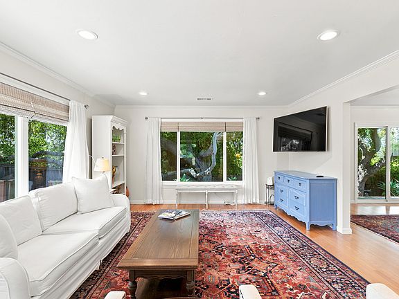 5th image of 2866 Foothill Rd