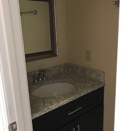 1/2 Bath