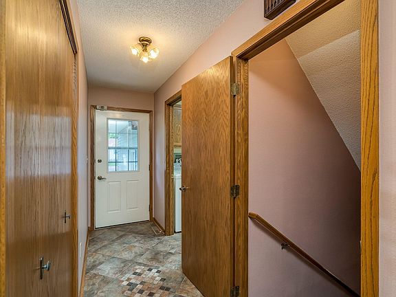 4th image of 341 Aspen Ave S