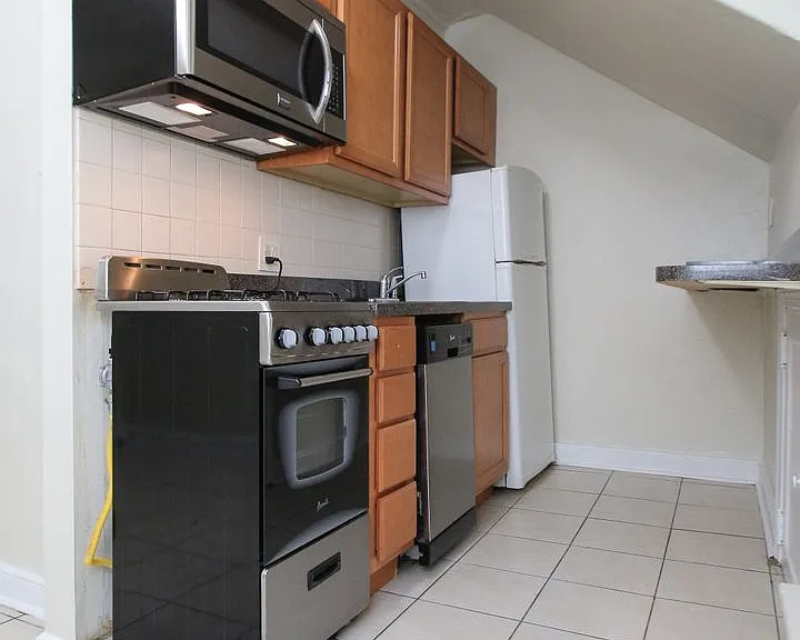 1429 Spruce St — Photo 10
