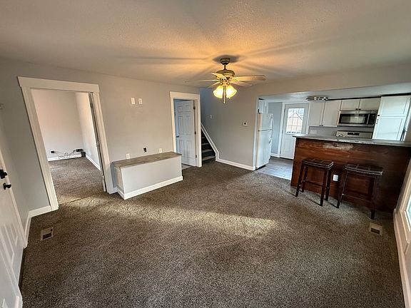 4th image of 402 E 3rd St