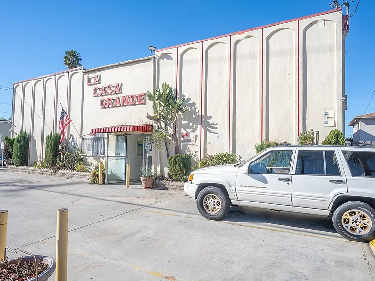 11143 S. Inglewood Ave. — Photo 3