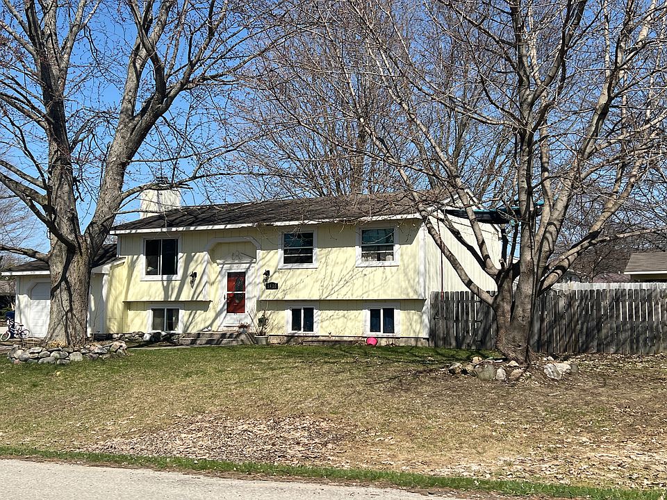 1st image of 1410 Greenbrier Dr