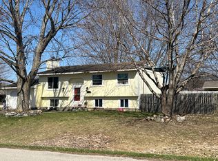 1410 Greenbrier Dr, Traverse City, MI 49685