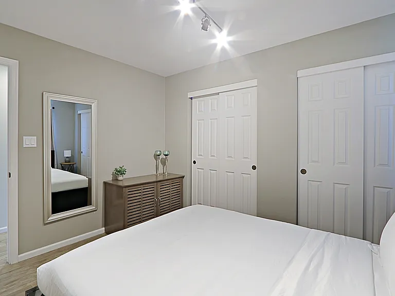 8301 E Meadowbrook Ave — Photo 4