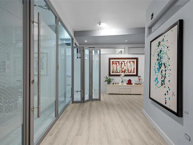 301 Gallardo Office #M — Photo 9