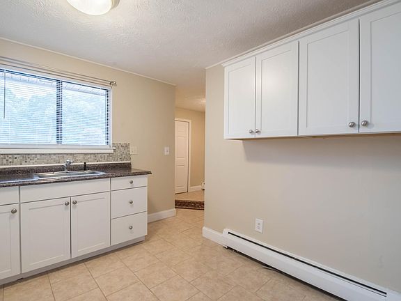 2nd image of 21 Amato Dr APT D