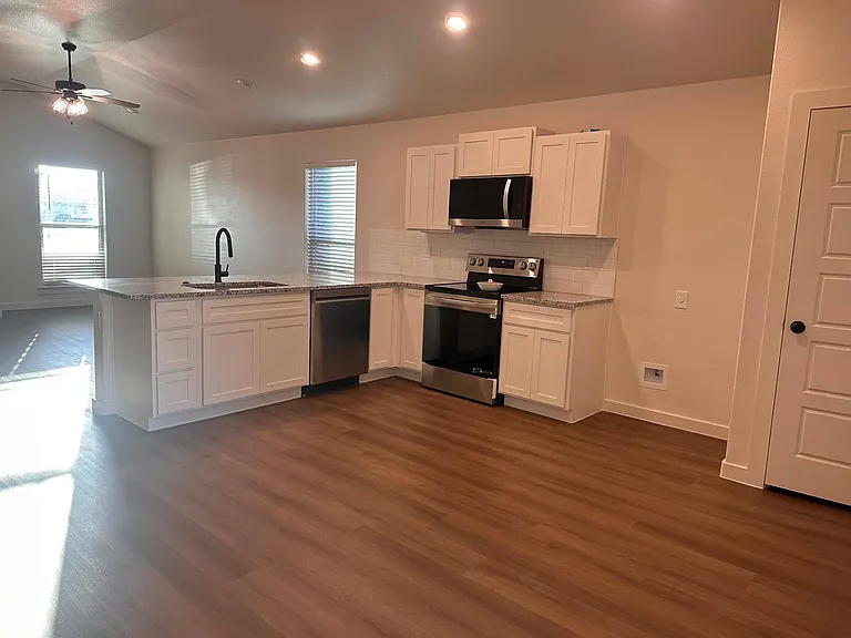 13825 Gary Ave — Photo 4