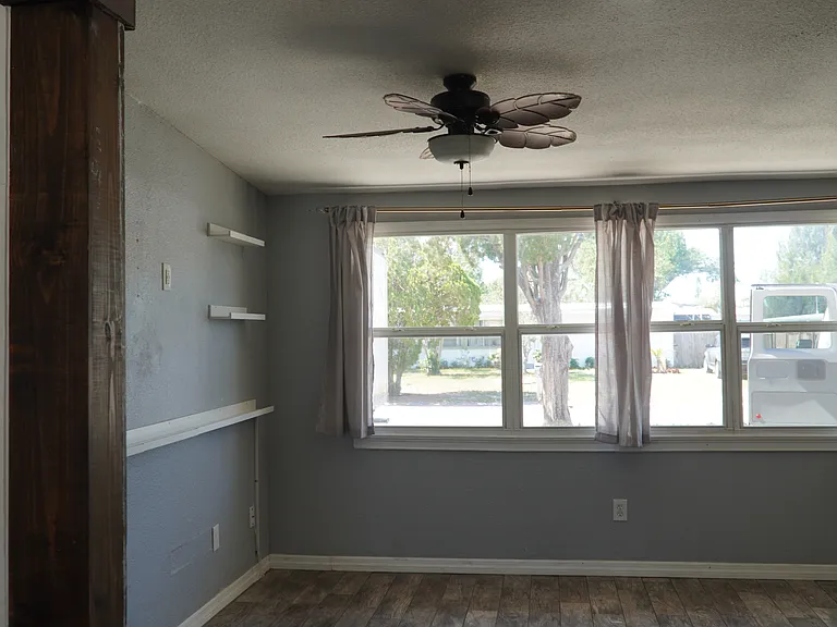 4111 W Montgomery Ter — Photo 11