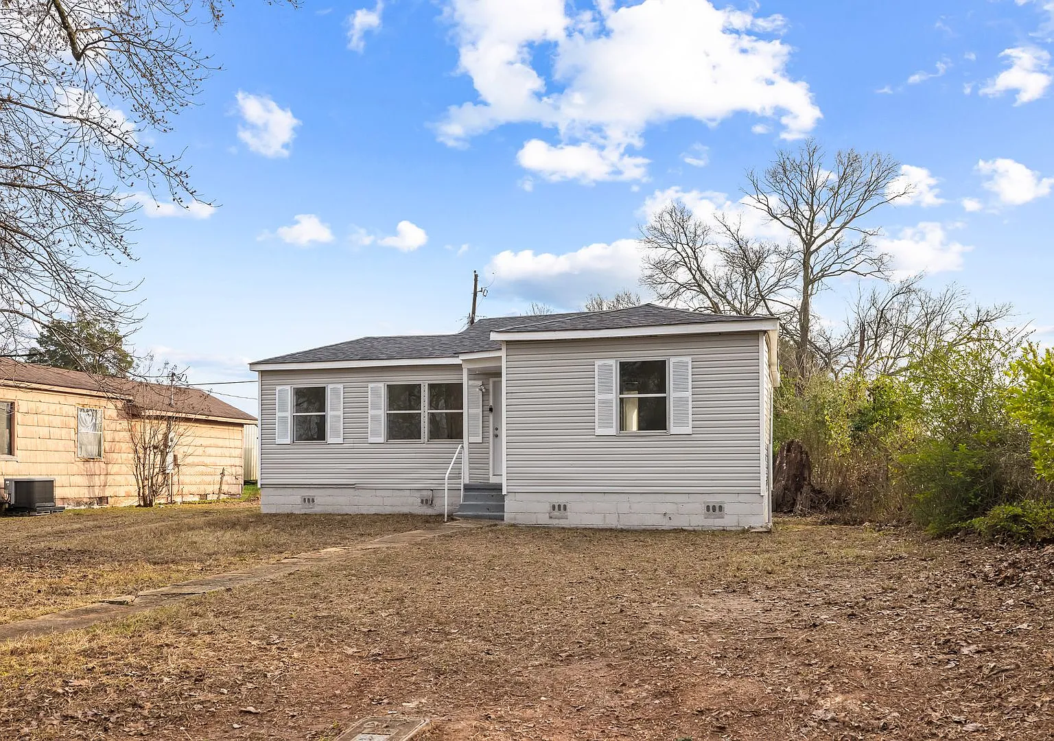 829 51st St Ensley Birmingham, Al 35208 3 Bedroom 1 Bath — Photo 1