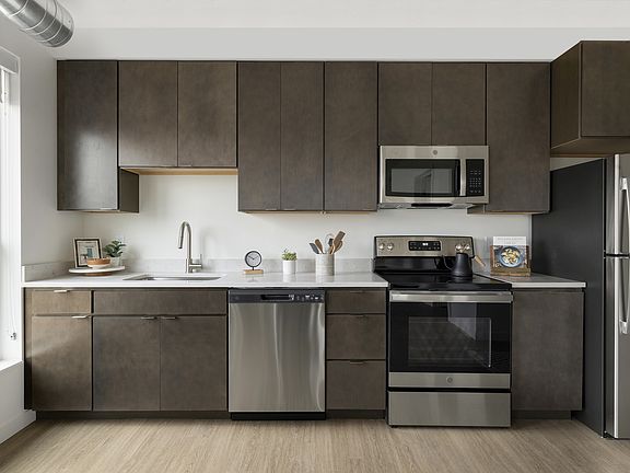 3rd image of 594 Selby Ave #4572810