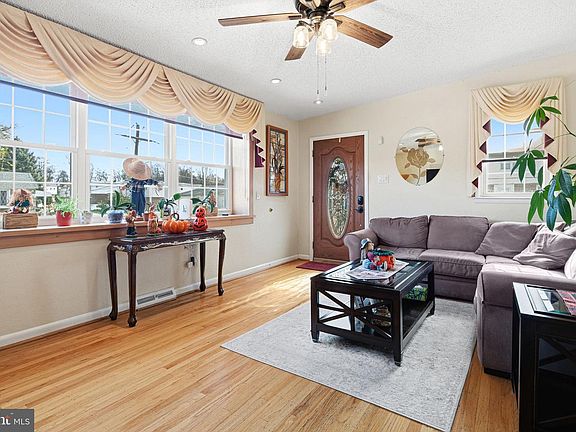 3rd image of 3136 Draper St
