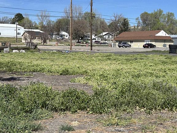 5th image of E Idaho Ave