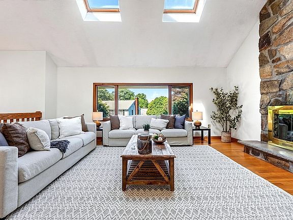 4th image of 3 Macone Cir