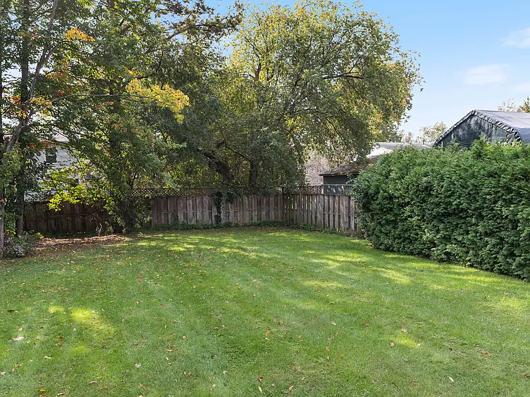 250 Grey Birch Dr — Photo 2