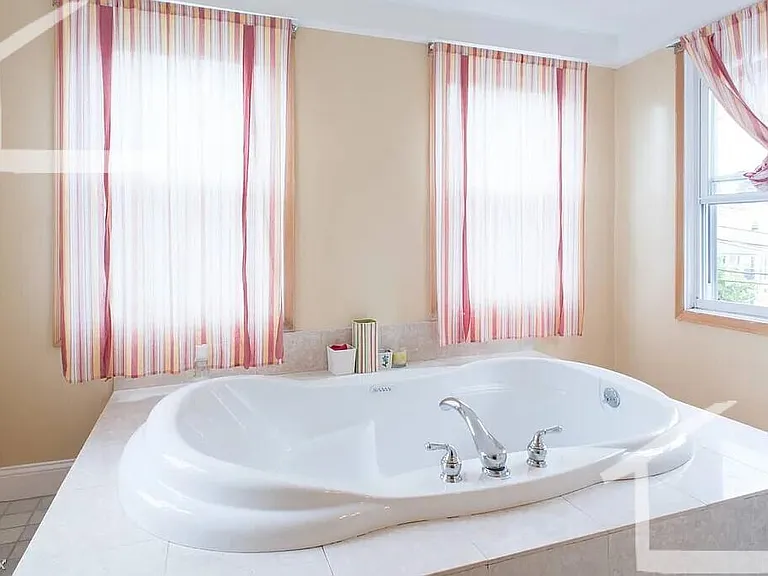 11 Holman St #2 — Photo 16