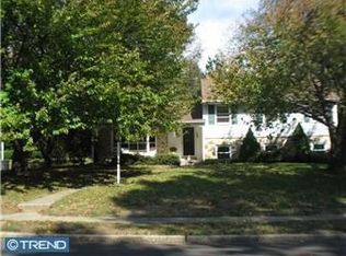 953 Manor Rd, Meadowbrook, PA 19046