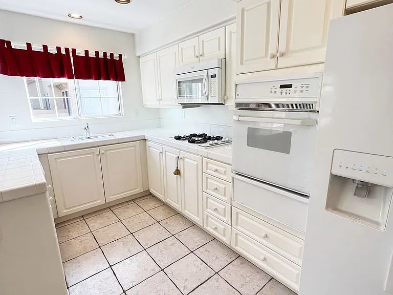 12625 El Camino Real #D — Photo 22