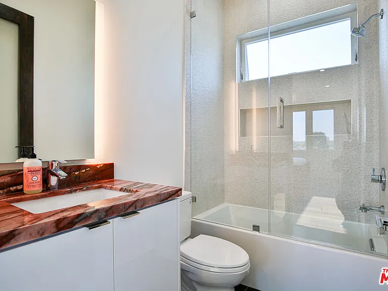 8505 Belford Ave — Photo 9