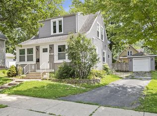 817 Illinois Ave, St Charles, IL 60174