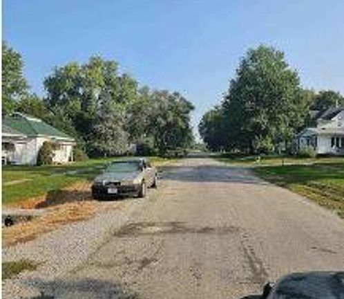 Exterior Neighborhood (street photo)