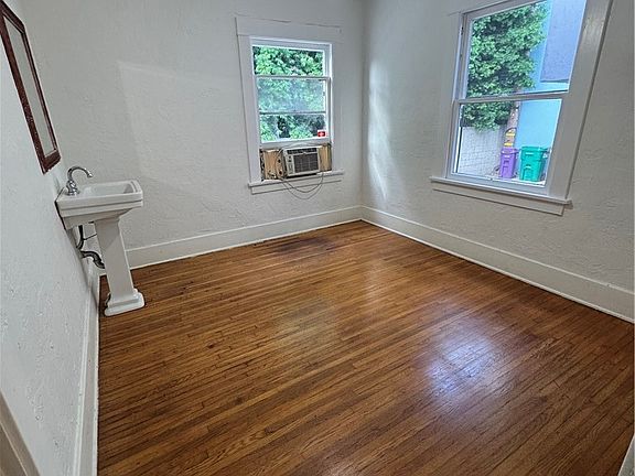 5th image of 341 Redondo Ave