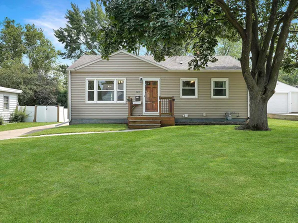 122 Easton Ave, Waterloo, IA 50702