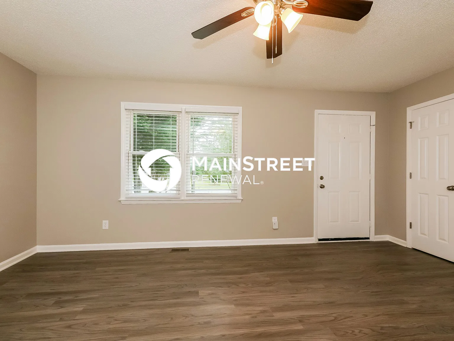 515 Meadowview Dr — Photo 4