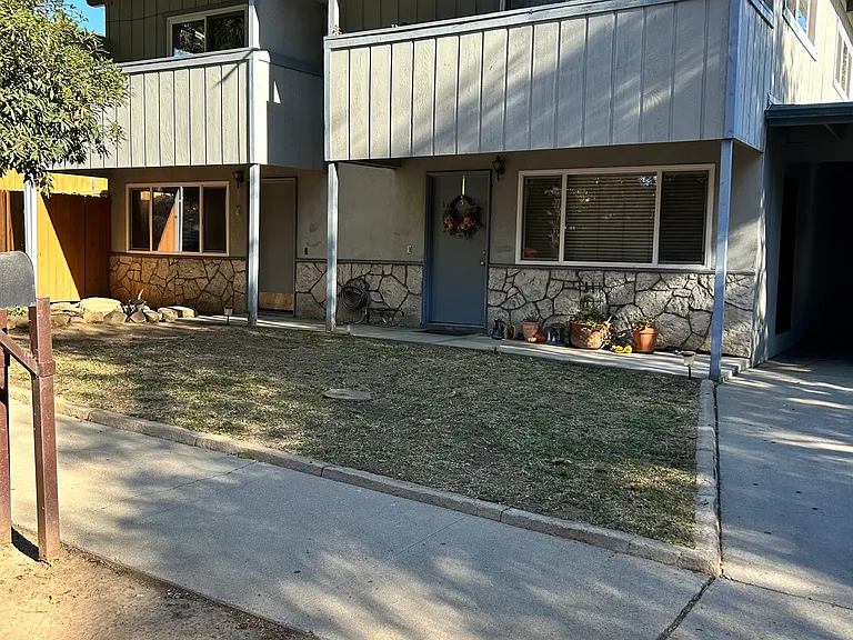 1 Oak St — Photo 2