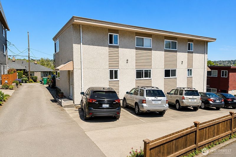4th image of 2707 W Jameson Street