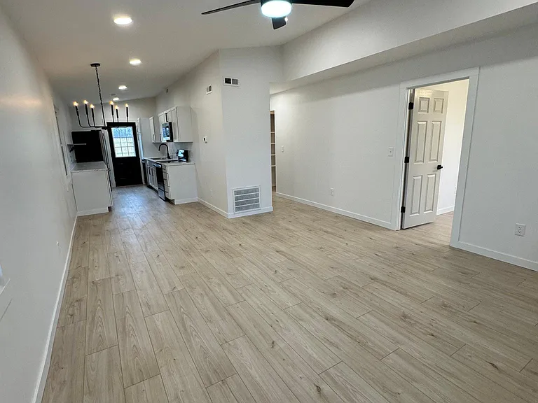705 Brookfield Dr — Photo 3