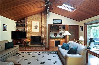 3rd image of 40 Cumberland Dr