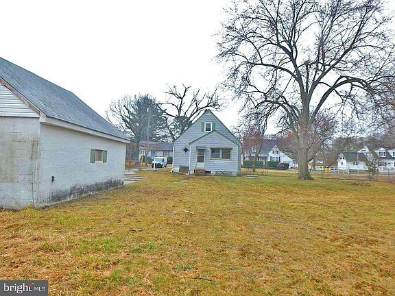 2nd image of 1006 Shoreland Dr