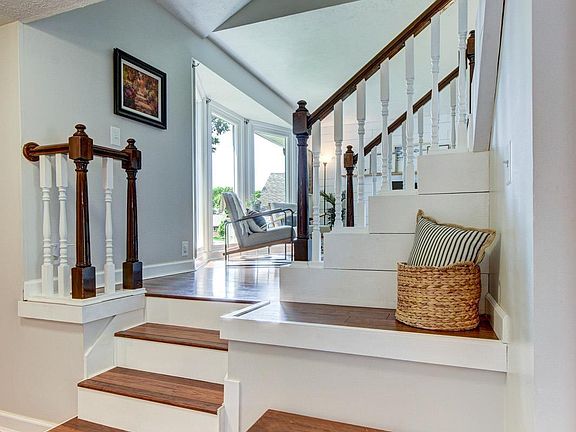 5th image of 15032 Karen Cir