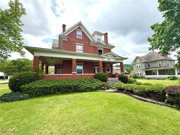 706 Dewey Ave, Saint Marys, WV 26170