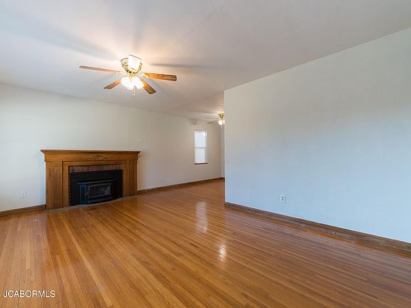 5th image of 2114 Lowell Dr