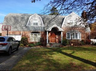 12 Leonard Dr, East Rockaway, NY 11518
