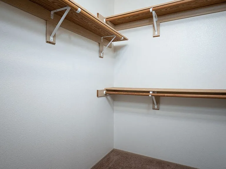 Tuxedo Park Apartments — Photo 36