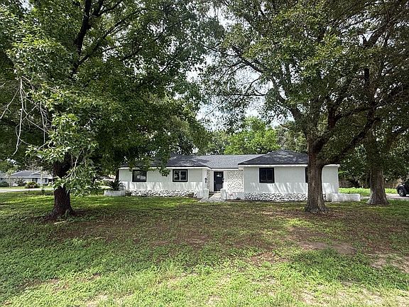 3rd image of 5021 NE 4th St